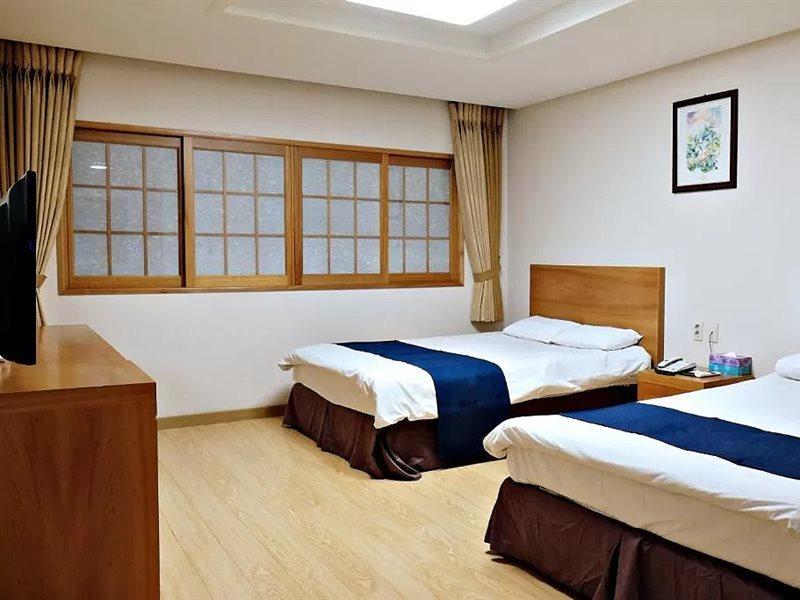 Jeju Parkside Tourist Hotel Екстериор снимка