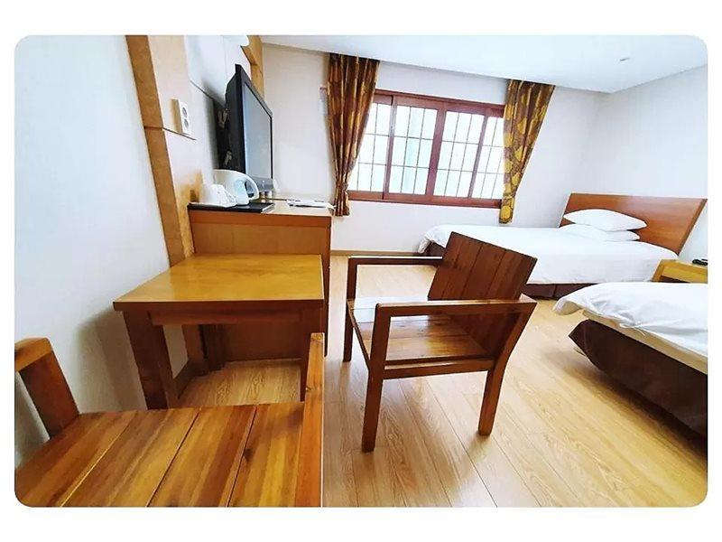 Jeju Parkside Tourist Hotel Екстериор снимка