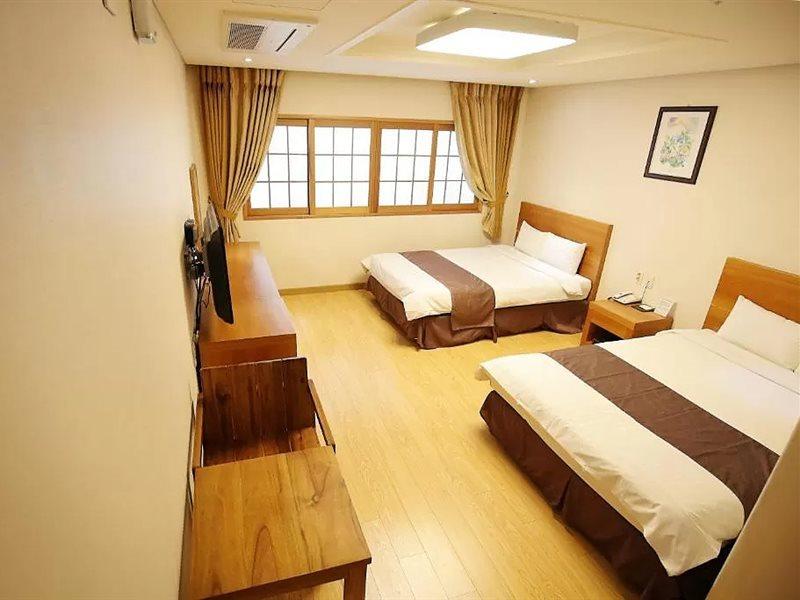 Jeju Parkside Tourist Hotel Екстериор снимка