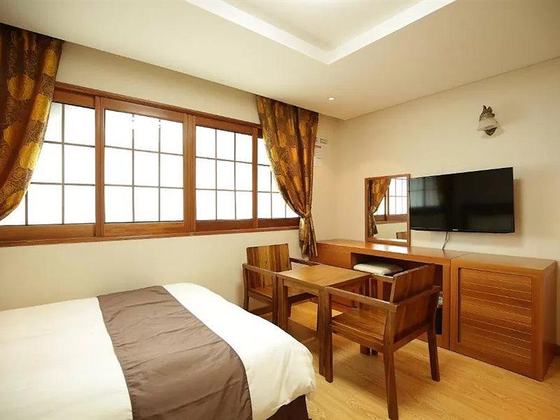 Jeju Parkside Tourist Hotel Екстериор снимка