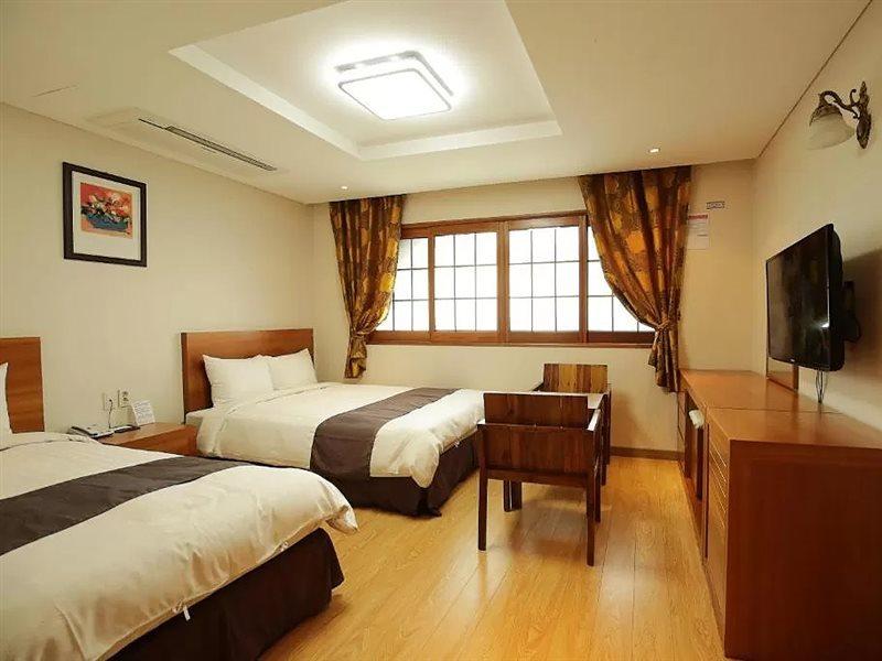 Jeju Parkside Tourist Hotel Екстериор снимка