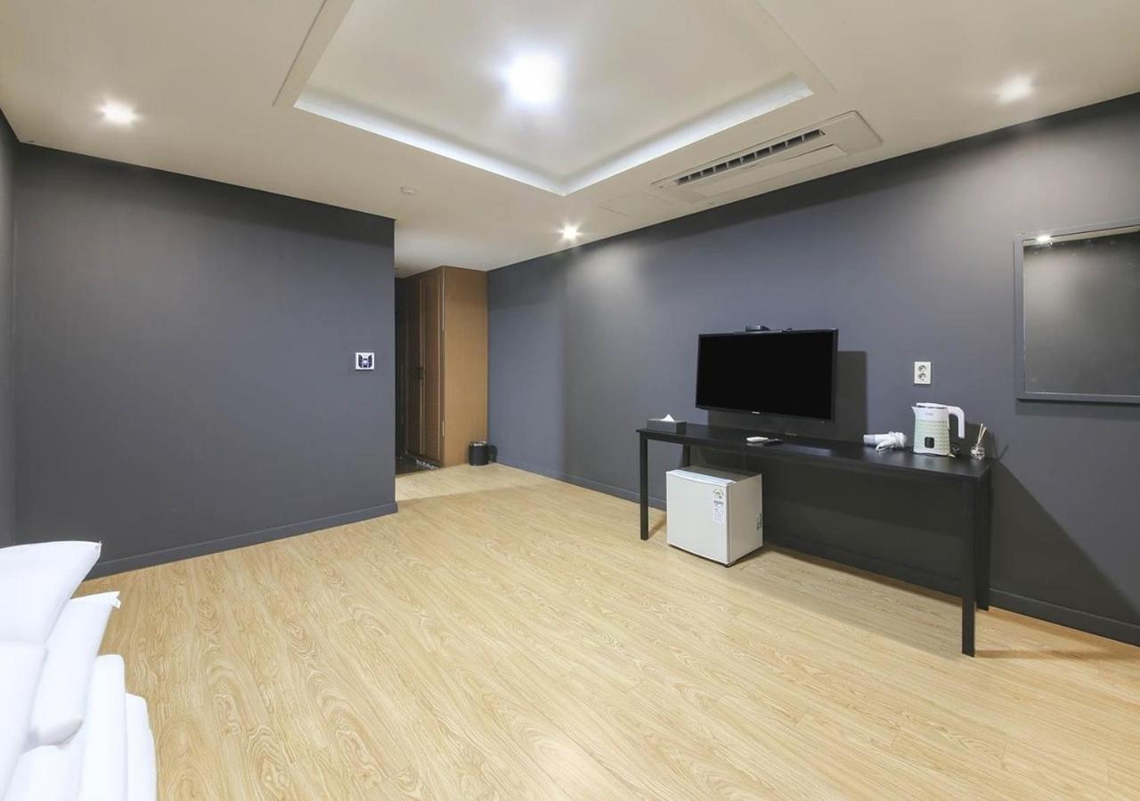 Jeju Parkside Tourist Hotel Екстериор снимка