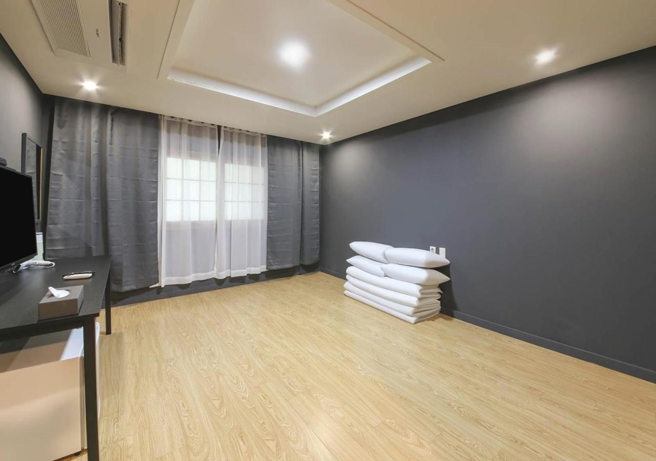 Jeju Parkside Tourist Hotel Екстериор снимка