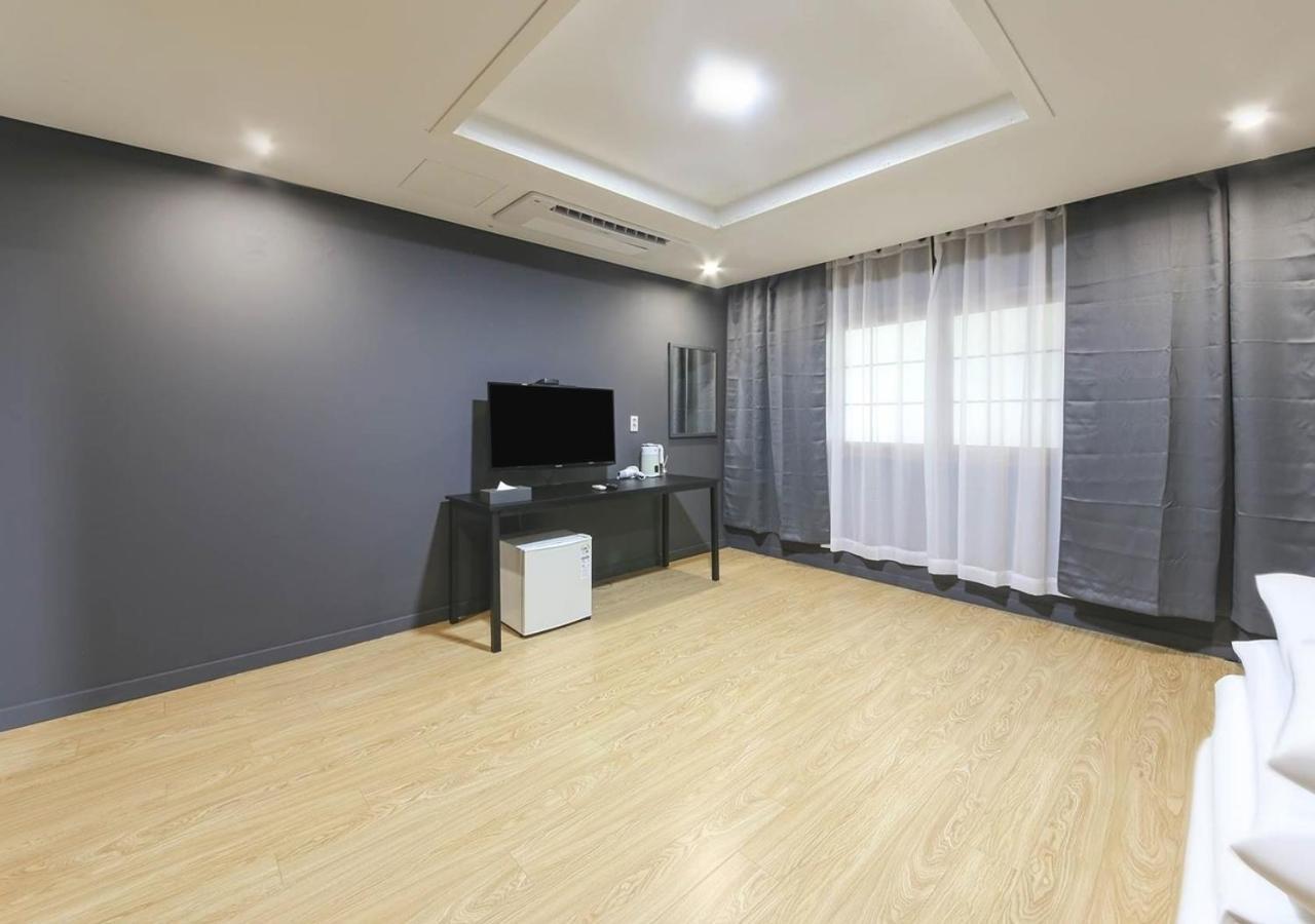 Jeju Parkside Tourist Hotel Екстериор снимка